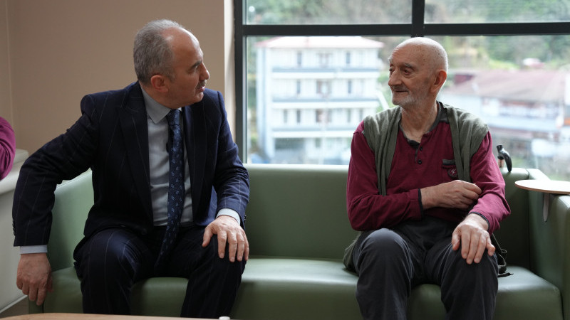 Başkan Rahmi Metin’den Huzurevinde Duygusal Ziyaret: Sanat ve Vefa Buluştu